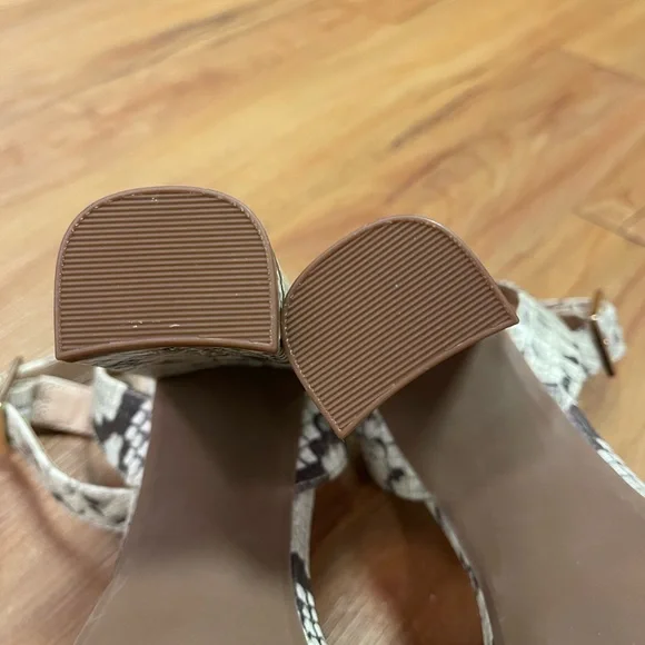 Mix No. 6 Snakeskin Heels Size 6 - Picture 8 of 9